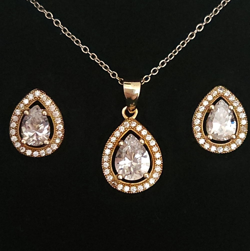 Gold Plated Pear Shaped Jewelry Set